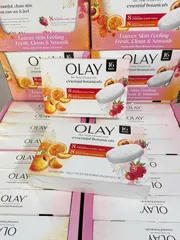 XÀ BÔNG TẮM DƯỠNG ẨM OLAY ESSENTIAL BOTANICALS MỸ HỘP 16 BÁNH