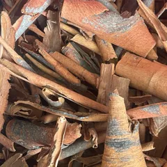 Quế vụn đã cạo vỏ 80%. Thơm cay - Đậm vị. nấu phở, thắng cố, sốt vang, pha trà.