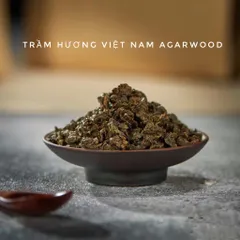 Hũ 200g trà trầm hương thượng hạng làm từ lá cây dó bầu đang sinh trầm, mùi thơm, vị ngọt thanh hậu vị rất tốt.