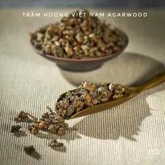 Hũ 200g trà trầm hương thượng hạng làm từ lá cây dó bầu đang sinh trầm, mùi thơm, vị ngọt thanh hậu vị rất tốt.