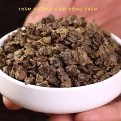 Trà trầm hương được làm từ lá của cây dó bấu đang sinh trầm mùi thơm thanh ngọt dễ uống và rất tốt