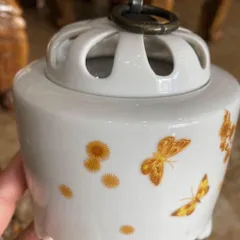 Lò xông trầm hương bằng điện, đầy đủ chức năng hẹn giờ chỉnh nhiệt. Xông được các loại trầm miếng, vụn hay bột trầm
