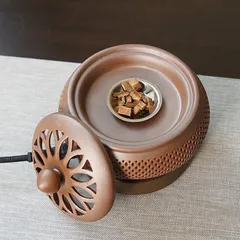 Lò xông trầm hương bằng điện có đèn phát sáng, chất liệu gốm cao cấp sang trọng( QUÀ : Miếng trầm bỏ ví Tài Lộc)