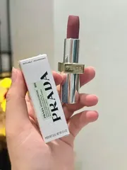 (Chính gốc) Son thỏi Prada Monochrome Hyper Matte B03 Mahogany - Trang Điểm Môi Mịn Màng, Độ Bám Màu Lâu, Phong Cách Tự Nhiên và Quyến Rũ.