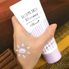 Kem chống nắng ILLUMI  thẩm thấu nhanh, không gây nhờn rít, không trôi khi gặp nước hay mồ hôi 80g