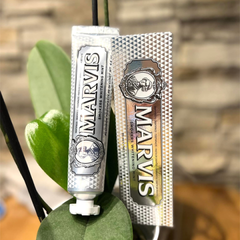 (Hàng nhập khẩu) Kem đánh răng Marvis Smokers Whitening Mint hỗ trợ làm trắng răng
