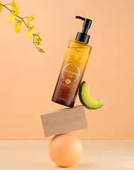 Dầu tẩy trang Sakura Cleansing Oil làm sạch lớp trang điểm