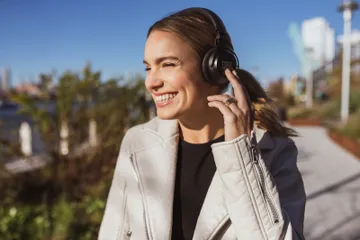 Tai nghe chụp tai Bluetooth JBL CLUB700BT - Kháng ồn, Thời gian sử dụng 50 giờ, Âm thanh chất lượng cao, Bảo hành 6 tháng