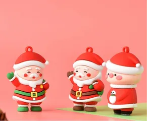 Combo 3 Mô Hình Ông Già Noel Và Heo Hồng Giáng Sinh Trang Trí - Ngộ Nghĩnh, Dễ Thương, Thích Hợp Làm Móc Khóa Hay Để Bàn Trưng Bày