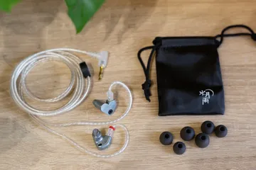 Tai nghe In Ear Moondrop SSR 2-pin 3.5mm - Âm thanh Chất lượng Cao, Phù hợp Nhiều Thể loại Nhạc, Quà Tặng Độc Đáo cho Fan Hâm Mộ