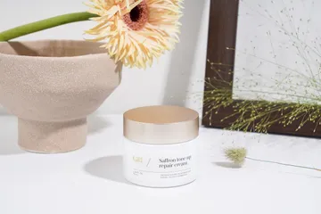 Bộ đôi serum và kem dưỡng sạc nước Gilaa Saffron - Dưỡng trắng, cấp ẩm, nuôi dưỡng da hiệu quả, được chứng nhận KFDA, 20ml + 300g
