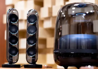 Loa Bluetooth Harman Kardon Soundsticks 4 - Âm thanh chất lượng cao với thiết kế đẹp, kết nối dễ dàng qua Bluetooth và AUX 3.5mm