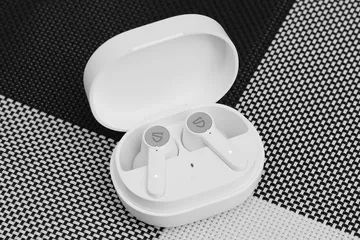 Tai nghe Bluetooth True Wireless SoundPEATS Q - Thiết kế gọn nhẹ, Kết nối Bluetooth 5.0, Thời gian sử dụng 21 giờ - Giá tốt!