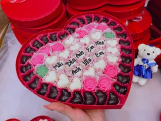 Socola Valentine Trái Tim SwettBox V7 - Hộp Quà Ngọt Ngào Cao Cấp Nhập Khẩu, Trang Trí Đẹp Mắt Dành Cho Các Cặp Đôi