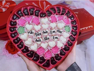 Socola Valentine Trái Tim SwettBox V7 - Hộp Quà Ngọt Ngào Cao Cấp Nhập Khẩu, Trang Trí Đẹp Mắt Dành Cho Các Cặp Đôi