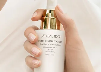 Sữa Dưỡng Ban Ngày Shiseido Future Solution LX Total Protective Emulsion E - Chống Nắng, Dưỡng Trắng Da, Bảo Vệ Tối Ưu 75ml