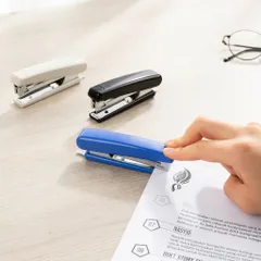 Dập Ghim #10 Deli 15 Trang Kèm Hộp Ghim E0251 - Độ Bền Cao, Thiết Kế Thoải Mái, Dùng Cho Văn Phòng, Học Tập, Đóng Gói Dễ Dàng