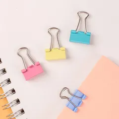 Kẹp bướm màu 15mm Deli E8556A - Hộp 60 chiếc bền bỉ chống han gỉ, tiện dụng cho văn phòng và học tập