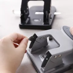 Máy Đục Lỗ Kim Loại 35 Tờ Deli E0117 - Đục Lỗ Giấy A4 Siêu Bền, Thiết Kế Tiện Lợi Cho Văn Phòng