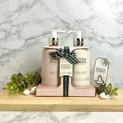 Set Gel Rửa Tay và Kem Dưỡng Thể Baylis & Harding Jojoba, Vanilla & Almond Oil - Sản Phẩm Chăm Sóc Da Thuần Chay 300ml