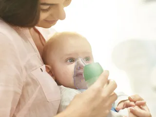 Máy xông hút mũi 2 trong 1 Omron DuoBaby NE-C301-AP - Giải pháp hô hấp an toàn cho trẻ dưới 1 tuổi