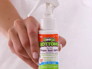 Xịt hỗ trợ giảm hăm Boogie Bottoms cho bé - Kem giảm hăm tã an toàn từ sơ sinh, bảo vệ da nhạy cảm hiệu quả, dễ sử dụng.