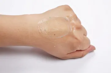 Gel tẩy da chết Bella Aurora 75ml - Giúp làm sáng da, loại bỏ tế bào chết và cải thiện đốm nâu trên da mặt