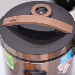 Nồi cơm điện Chefman CM-1212 1.2L - Thiết kế hiện đại màu vàng đồng, dễ sử dụng cho gia đình nhỏ hoặc người độc thân