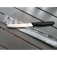 Dao Gọt Lưỡi Răng Cưa Victorinox 11cm - Dụng Cụ Nhà Bếp Đa Năng Cắt Chính Xác Cho Cà Chua và Xúc Xích