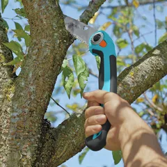 Cưa tay lưỡi gập 200P Gardena 08743-20 - Máy cưa thép chống gỉ sắc bén, dễ mang theo, phù hợp cho công việc cắt chỉnh sửa trong vườn.