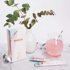 Oriflame Wellness Aqua Glow - Bổ sung nước làm đẹp da với công nghệ Ceramosides™ và chiết xuất dâu Lingon - Hỗ trợ ẩm và chống lão hóa