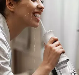 Máy Tăm Nước Cầm Tay SeaSy L6 - 5 Chế Độ, Chống Nước IPX7, Thiết Kế Tiện Lợi, Dễ Dàng Vệ Sinh, Phụ Kiện Du Lịch Thông Minh