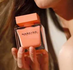 Nước hoa Narciso Ambree - Hương nước hoa nữ tính quyến rũ, sang trọng với hoa sứ, xạ hương và vanilla.