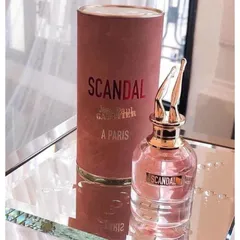Nước hoa nữ Scandal A Paris EDT - Hương trái lê ngọt ngào và hoa nhài tươi mát, phong cách hiện đại gợi cảm, lưu hương lâu dài.