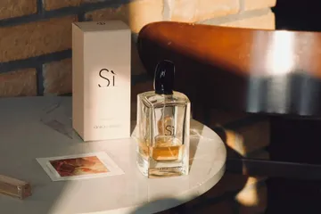 Nước hoa nữ Giorgio Armani Sì EDP - Hương hoa quyến rũ, ngọt ngào với bergamot, hoa hồng và vanilla, lưu hương lâu đến 12 giờ