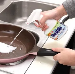 Chai Xịt Tẩy Rửa Đồ Dùng Nhà Bếp 300ml Rocket Nhật Bản - Giải Pháp Hiệu Quả Cho Vết Bẩn Cứng Đầu, An Toàn Và Thân Thiện Với Môi Trường