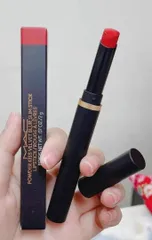 Son môi đỏ Ruby 889 Kiss Velvet Blur Slim Mac - Son dưỡng ẩm mịn màng, màu sắc rực rỡ, thiết kế nhỏ gọn tiện lợi, 2gr Mỹ