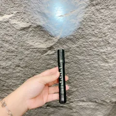Đèn Pin Vỏ Kim Loại Mini - Đèn Chiếu Sáng Bền Bỉ, Tiện Lợi, Phù Hợp Cho Cắm Trại và Khẩn Cấp, Công Suất Mạnh Mẽ