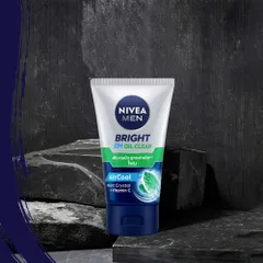 Sữa Rửa Mặt NIVEA MEN Bright Oil Clear Bọt Mịn Kiểm Soát Nhờn, Sạch Sâu 100g 215211