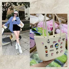 Túi Crocs Stick 5 Màu – Tặng FULL Charm Ngẫu Nhiên, Siêu Xinh Đi Biển & Đi Chơi