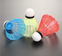3 Quả cầu lông nhựa màu sắc ngẫu nhiên hoặc trắng, loại bền tốt - Vuabinhnuoc
