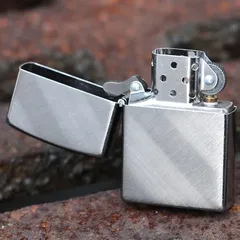 Bật Lửa Zippo 28182 Diagonal Weave - Thiết Kế Tối Giản, Chất Liệu Bền Bỉ - Hộp Quà Tặng Thân Thiện Môi Trường