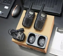 Bộ Đàm 2 Chiều Amazon Basics - Thiết bị liên lạc hiệu quả với phạm vi 5km, pin sạc tiện lợi và đèn pin LED tích hợp