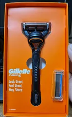 Dao Cạo Râu Gillette Fusion 5 Power Hộp Giấy