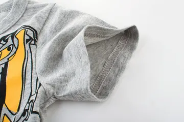 Áo Thun Trẻ Em Màu Xám Họa Tiết Xe Xúc Dễ Thương - Thoáng Mát, 100% Cotton, Phong Cách Mùa Hè