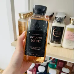 Sữa Tắm Bath & Body Works Into the Night 295ml - Hương Thơm Ngọt Ngào, Chăm Sóc Da Mềm Mại, Mỹ Phẩm Cao Cấp Ứng Dụng Hàng Ngày