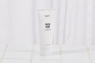 Sữa Rửa Mặt Nacific Fresh Herb Origin Cleansing Foam 150ml - Làm Sạch Dịu Nhẹ Cho Da Nhạy Cảm, Dưỡng Ẩm Và Thoải Mái