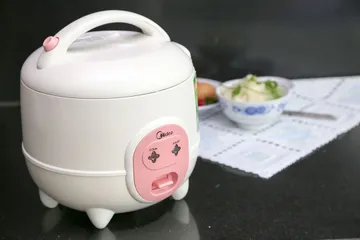Nồi Cơm Điện Midea CM06SA 0.6 Lít - Thiết Kế Nhỏ Gọn, Dùng Cho 1-2 Người - Nấu Cơm Ngon, Giữ Nhiệt Lên Đến 12 Giờ