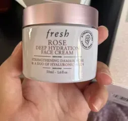 Ảnh đánh giá Kem Dưỡng Ẩm Fresh Rose Deep Hydration Face Cream 50ml - Cấp ẩm tự nhiên, Làm mềm da, Duy trì độ ẩm, Dưỡng ẩm sâu cho da mặt