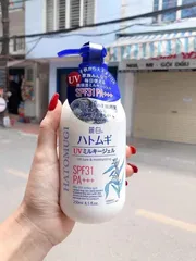Ảnh đánh giá Sữa Dưỡng Thể Hatomugi Nhật Bản - Chống Nắng SPF31 PA+++ Giúp Dưỡng Ẩm và Trắng Da 250ml